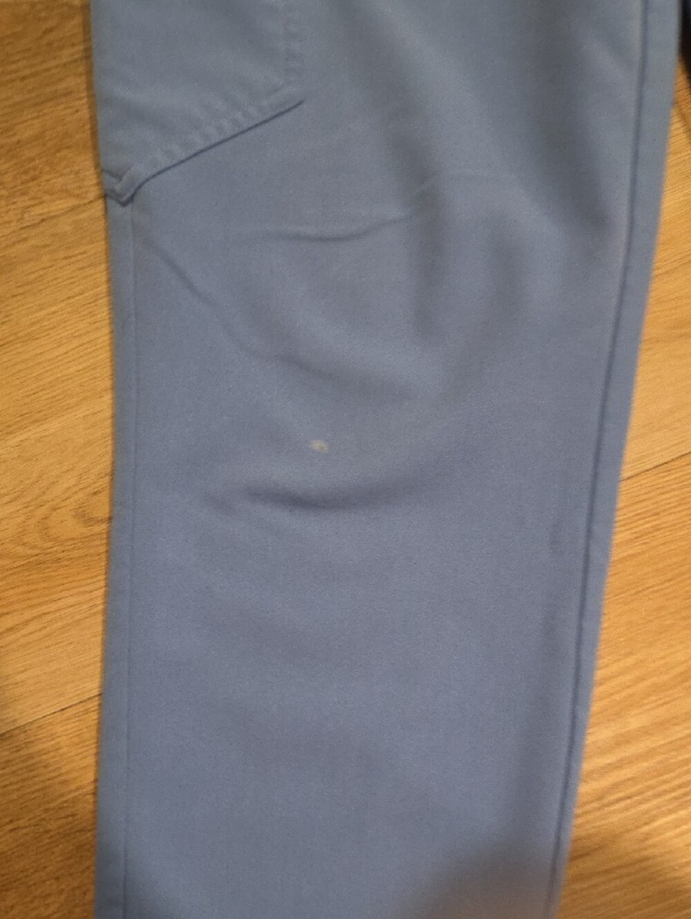 Figs Light Blue V-Neck Scrub Set - Classic Sky Small Spot On Knee. See Pic - Picture 7 of 11